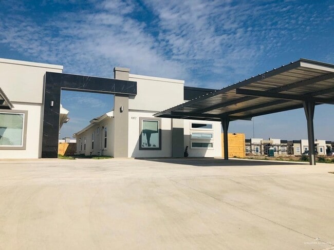 Building Photo - 909 W Carmel Ave Unit 4