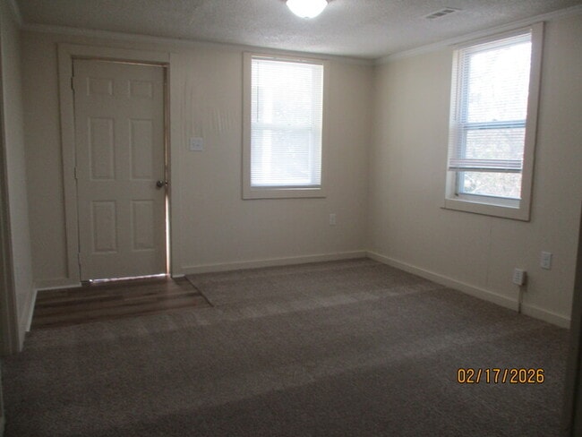 Photo - 56 Young Ave SW