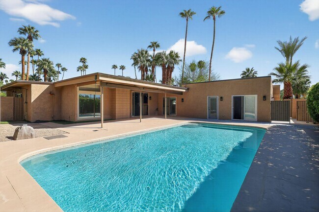 985 N Tuxedo Cir