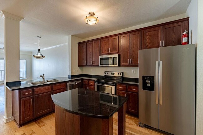Photo - 910 W 25th St Unit 504