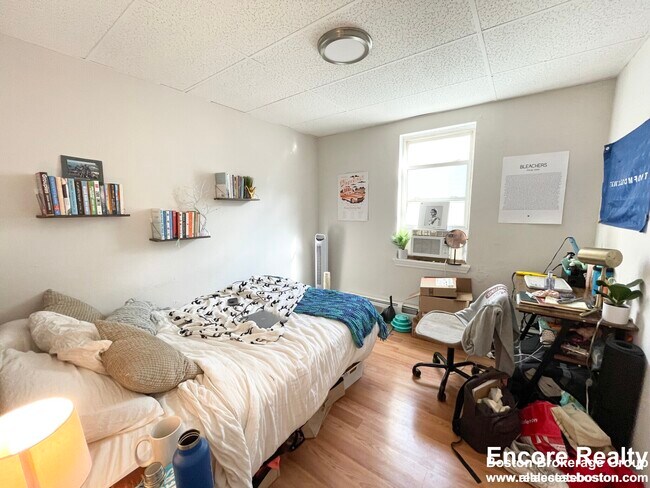 Photo - 1572 Tremont St Unit 3