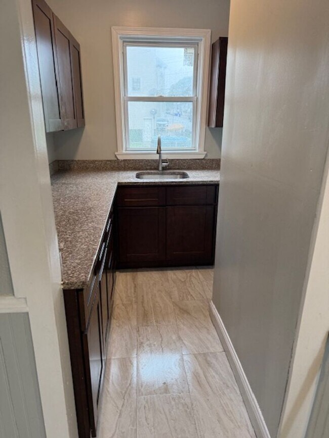 249-251 Jewett Street - 249-251 Jewett Street Apartment Unit 2