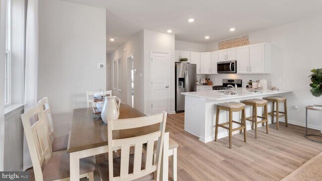 211 Hermosa Dr