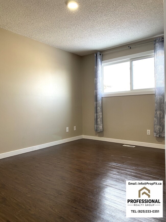 Photo - 10317 157 St NW