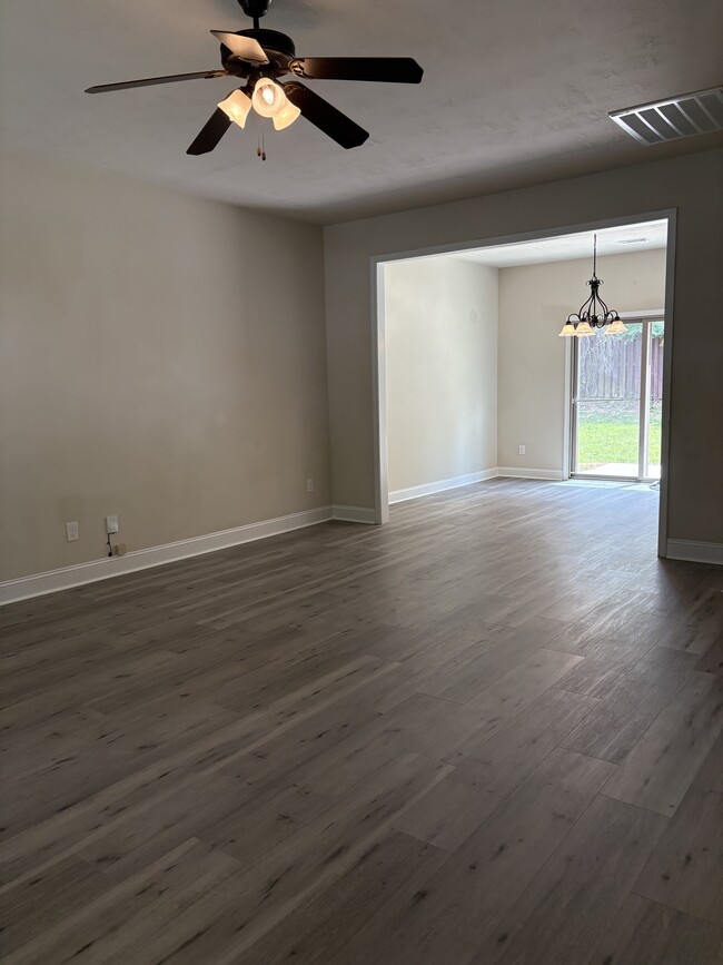 Living room - 505 Cranberry Cir