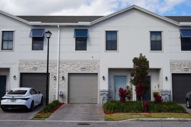 Photo - 385 NW 9th St