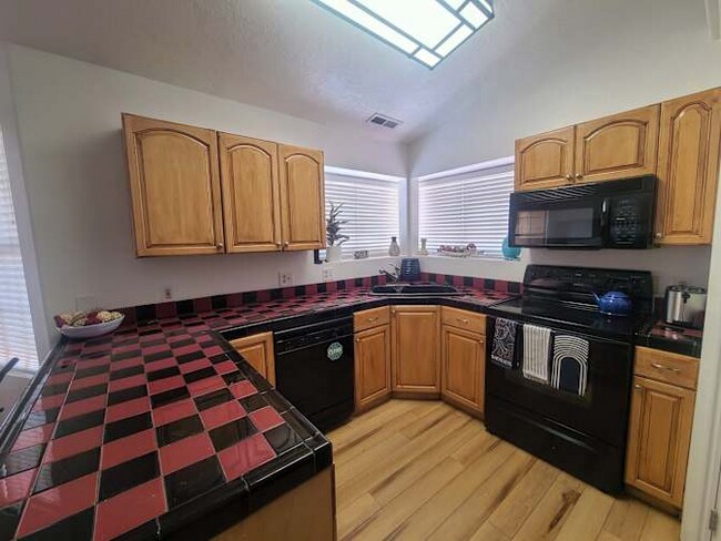 Photo - 991 N 2100 W