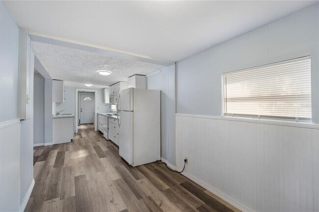 Photo - 2000 43rd St S