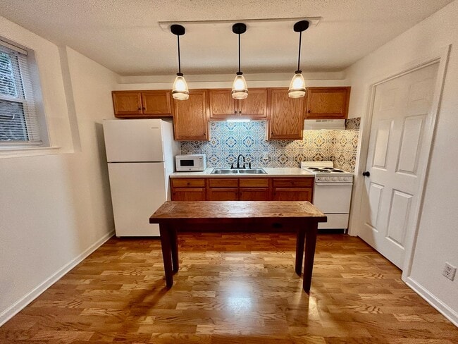 Building Photo - 17B Sheridan Rd Unit Sheridan