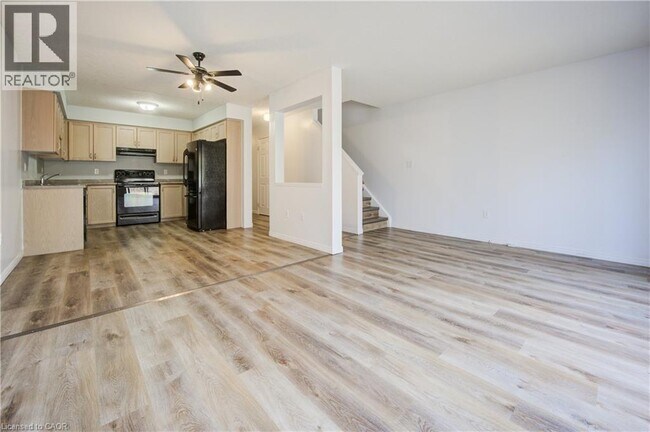 Photo - 110 Activa Ave