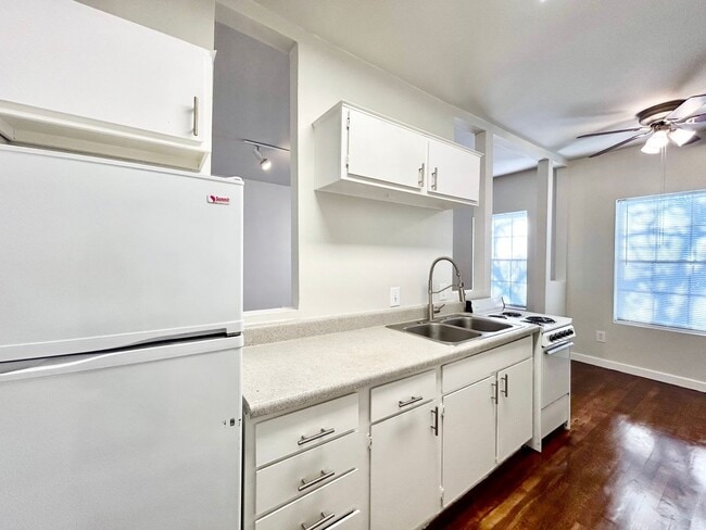 Photo - 4021 Mandell St Unit MAN21F