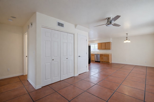 Photo - 1718 N 4th Ave