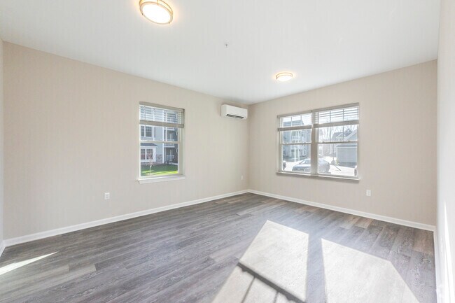 MapleCroft - 2 BD 2 BA - Ground Level