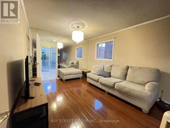 Photo - 4255 Wakefield Crescent