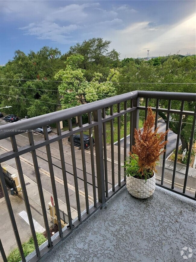 Building Photo - 2647 NW 25th Ave Unit 202 Rental
