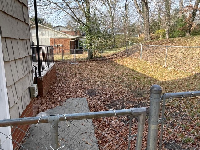 Photo - 1104 Robin Hood Rd