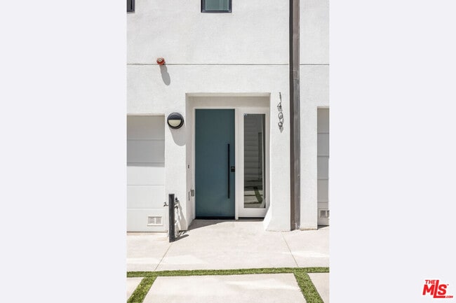 Photo - 1409 Roca Ln