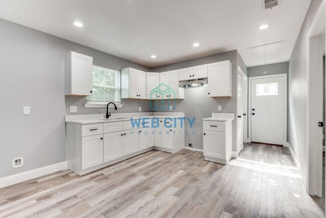 Photo - 9214 Metz Ave