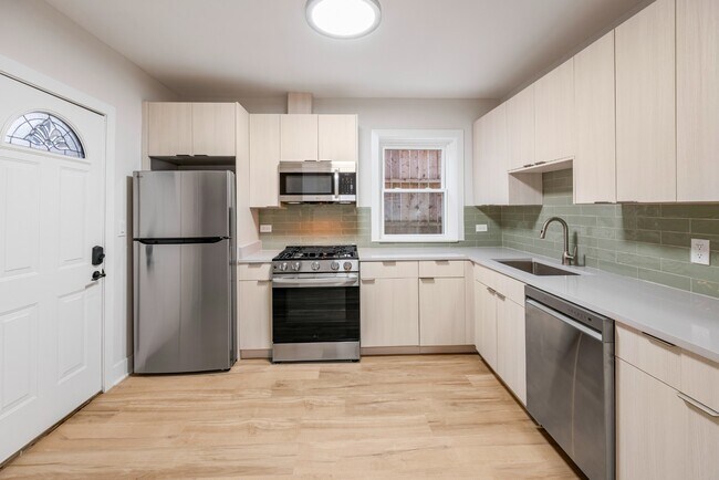 Photo - Garden Apartment - Renovated 2 bedroom - Logan Square / Hermosa / Humboldt Park Unit GF