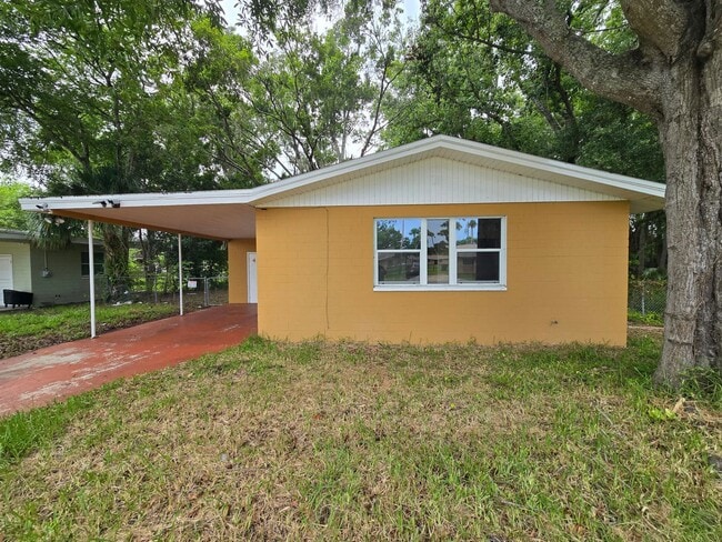 Building Photo - Clean 3 bedroom block home in Daytona!