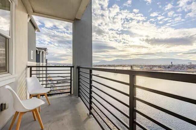 Photo - 375 Harbour Cove Dr Unit FL4-ID1228263P