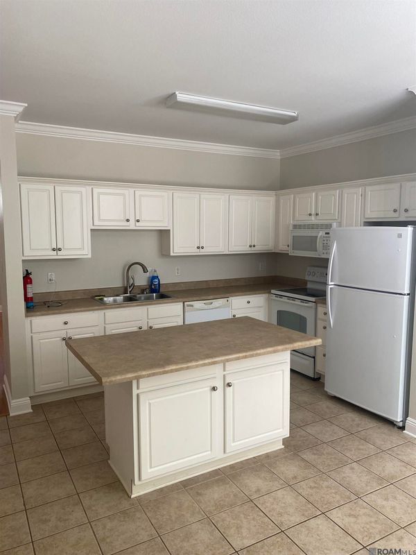 Photo - 2121 Plantation Ln