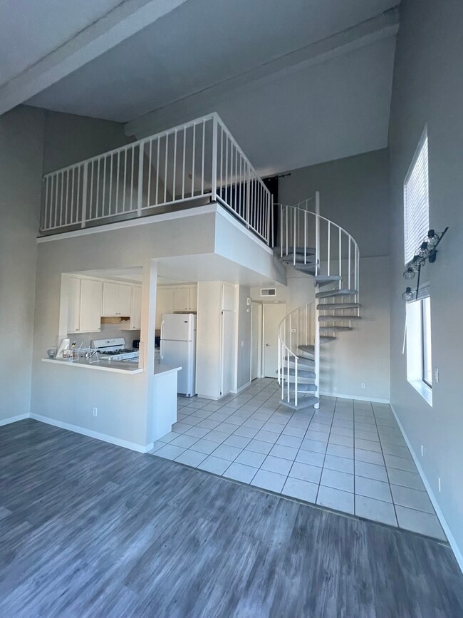 Building Photo - 27646 Nugget Dr Unit Canyon Country Condo #8