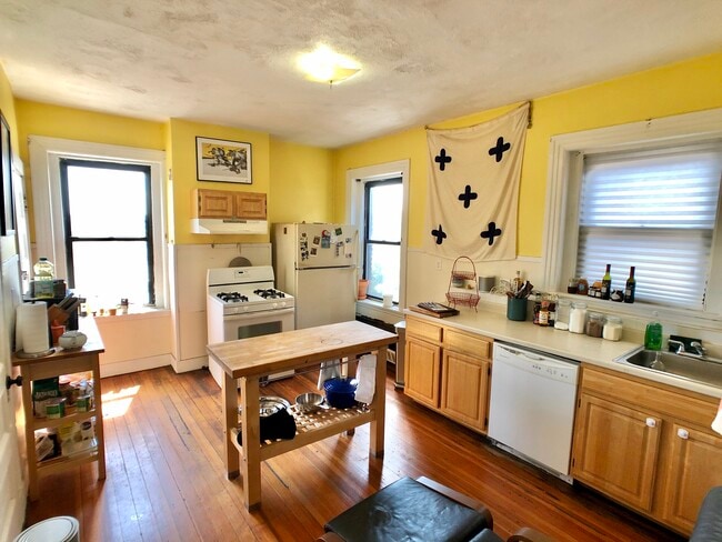 Building Photo - 5 Glen Rd Unit 402