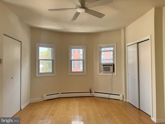 Building Photo - 2062 Lombard St Unit 2 Rental