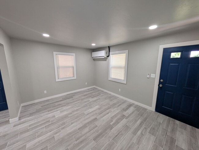 Photo - Remodeled luxury 1 bedroom, 1 bath house in Edmond, OK with stainless steel appliances