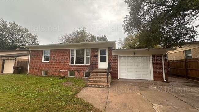Building Photo - $1250 - 3 bed 1 bath with basement - Singl...