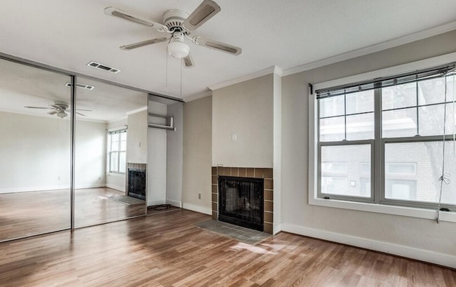 Photo - 3321 Oak Grove Ave Unidad 1417