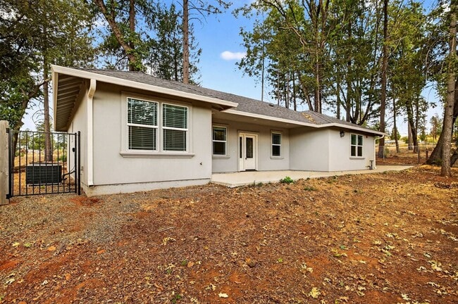 3-bedroom, 2-bathroom home nestled in the ... - 3-bedroom, 2-bathroom home nestled in the ...