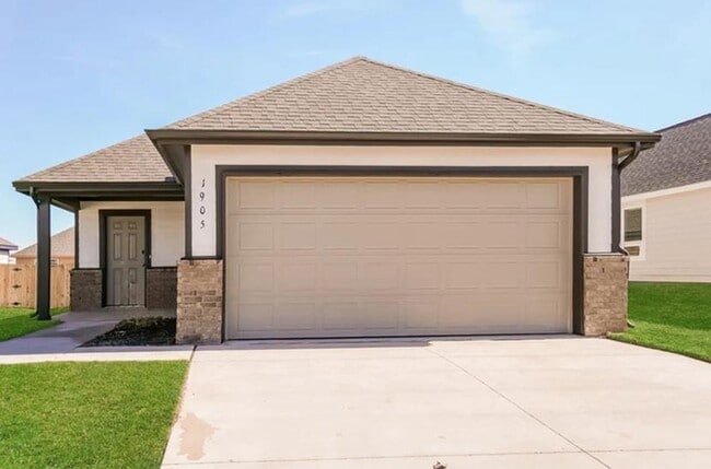 Building Photo - 1905 Crimson Lake Blvd