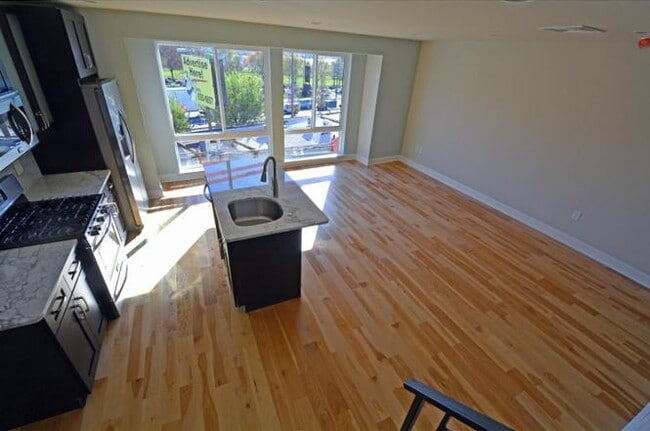 Photo - 327 E Allen St Unit 3