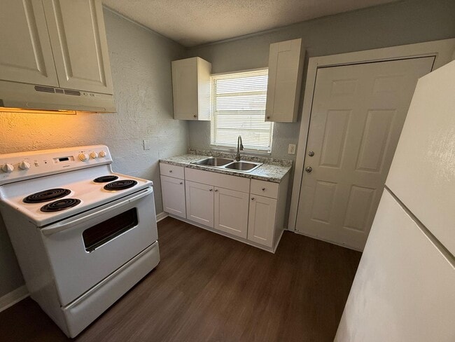 Photo - 1405 Lotela Ave