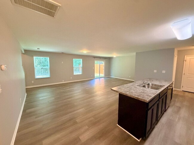 Photo - 1648 Hooper Court
