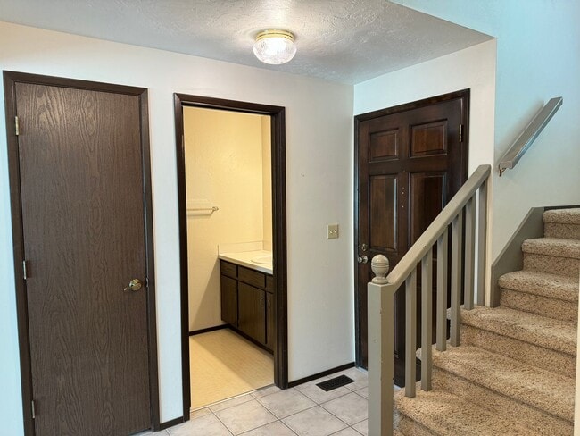 Photo - 3 bedroom 2.5 bathroom duplex off Coburg Rd.