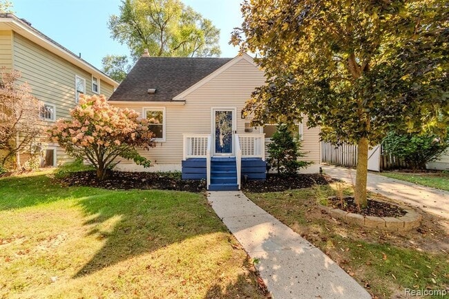 Building Photo - 1517 W Saratoga St