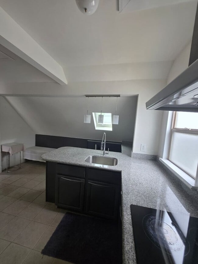 Photo - Upstairs 2bd/1ba Near Lake Merritt – $1,800