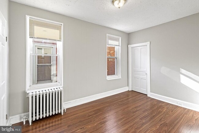 Photo - 307 Roxborough Ave