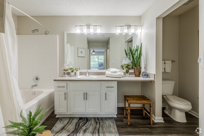 2BR, 2BA - 1,113SF - Bathroom 2