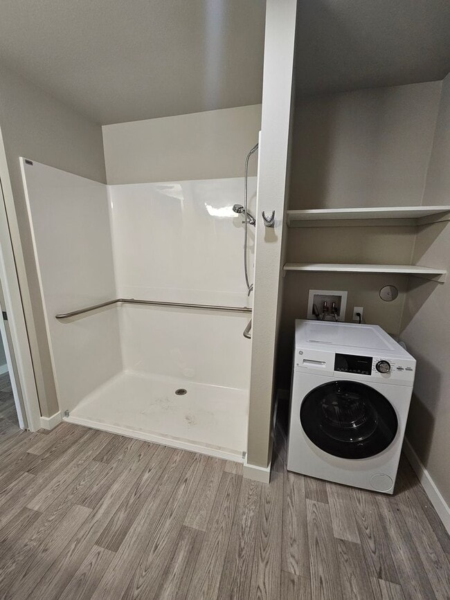 Photo - 2508001 Unit A