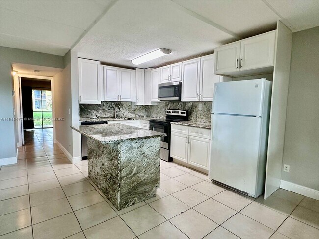 Photo - 105 Meadows Cir Unit 105