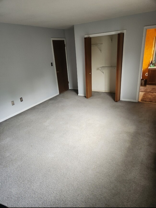 Looking back at the room entrance - 1637 Ilona Dr Unit LARGE PRIVATE ROOM