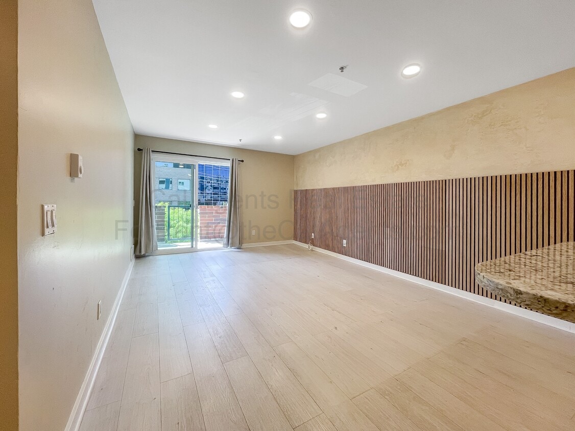 Photo - 6400 Christie Ave (Emeryville, CA)