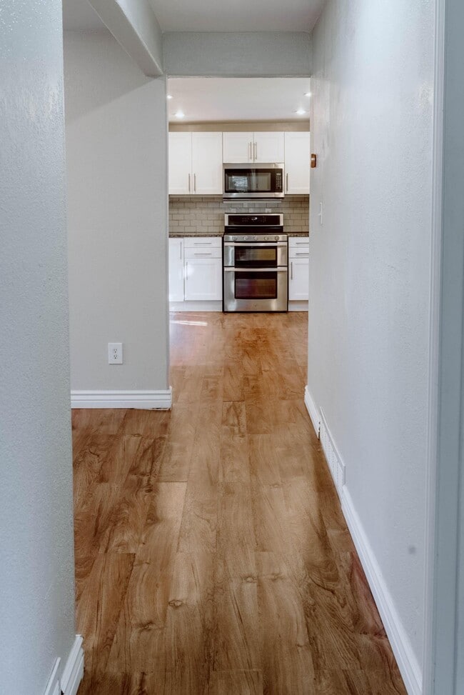 Photo - 620 W Willamette Ave