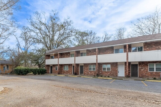 Building Photo - 2447 Brownlee St Unit 1