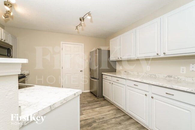 Photo - 6909 Maywood Cir