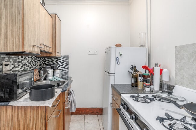 1BR, 1BA - 610SF - Kitchen - 318 E Seneca - Downtown Ithaca